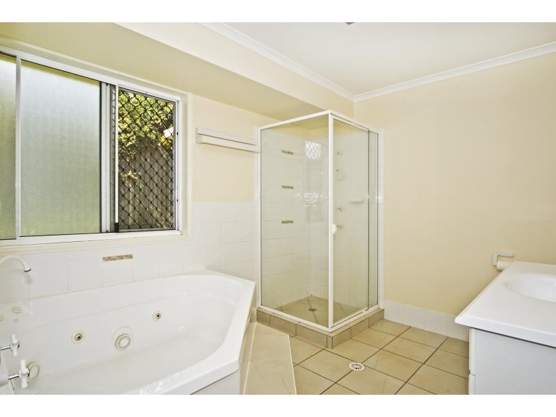5 WALLS DRIVE, Kearneys Spring QLD 4350