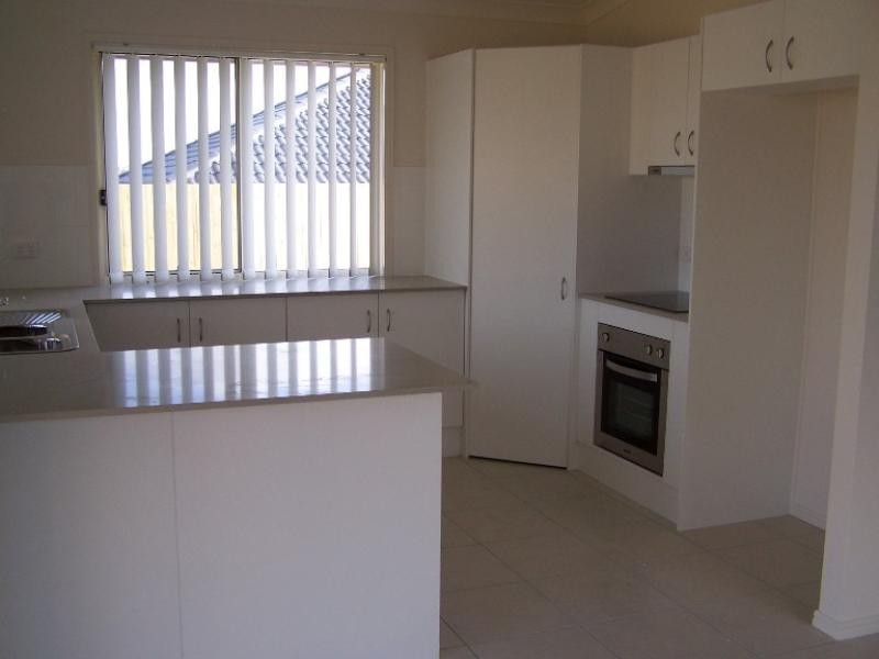 4 Moorina Drive, Glenvale QLD 4350