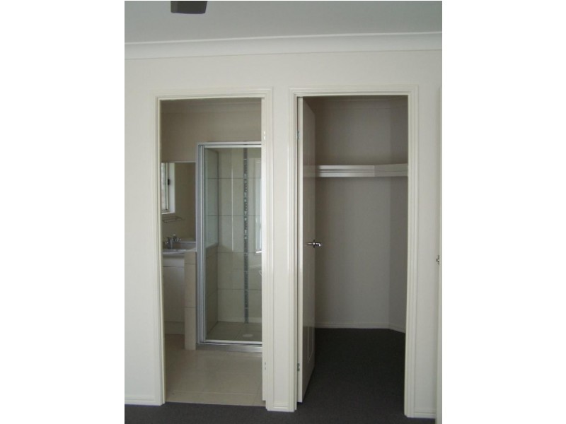 4 Moorina Drive, Glenvale QLD 4350