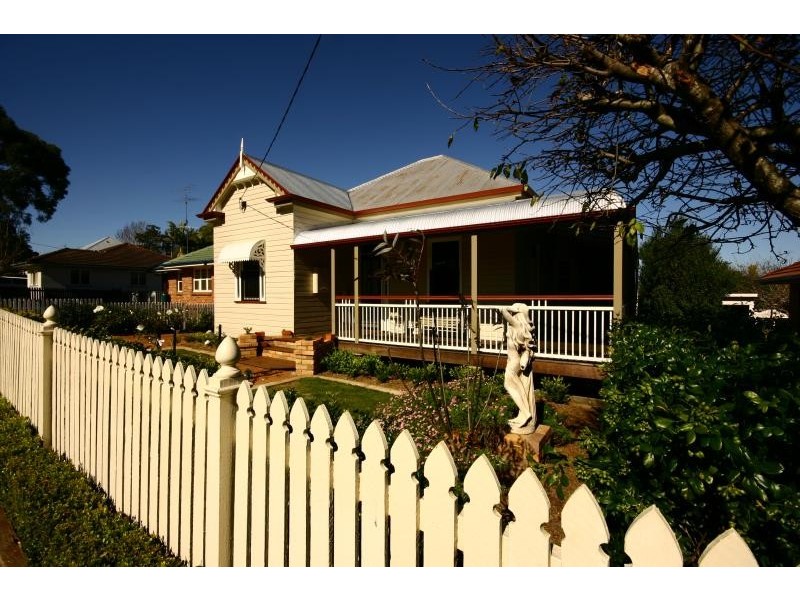 16 ROBINSON STREET, Toowoomba QLD 4350