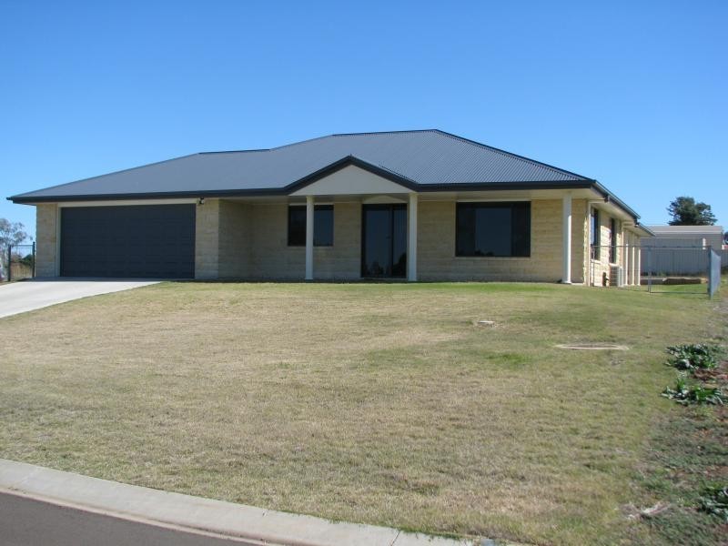 11 SULLIVAN CRESCENT, Pittsworth QLD 4356