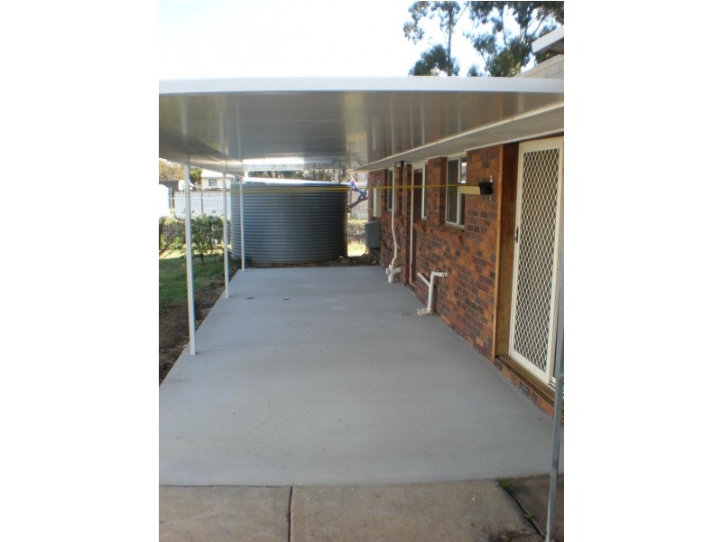 27 YORK STREET, Oakey QLD 4401