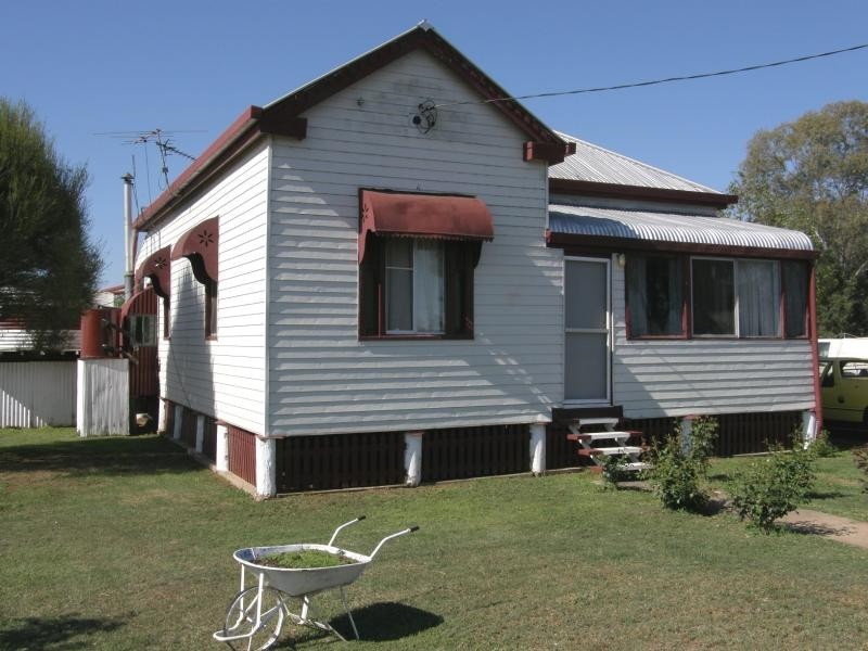 32 Davidson Street, Oakey QLD 4401