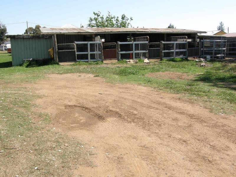 32 Davidson Street, Oakey QLD 4401