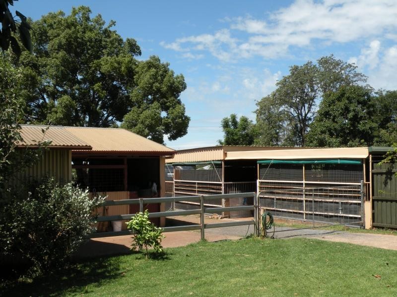 32 ROB STREET, Newtown QLD 4350