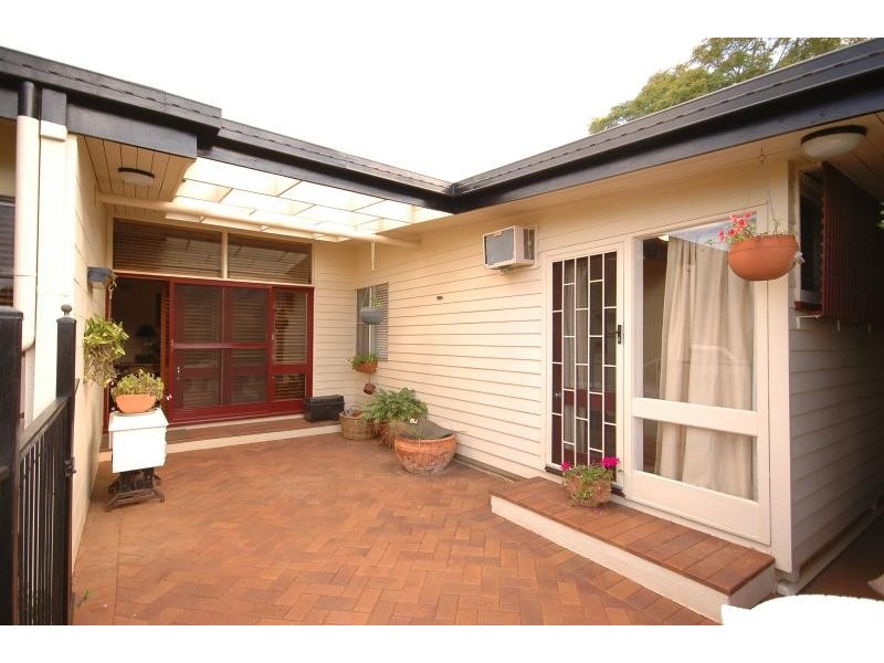 5 Robertson Crescent, Toowoomba QLD 4350