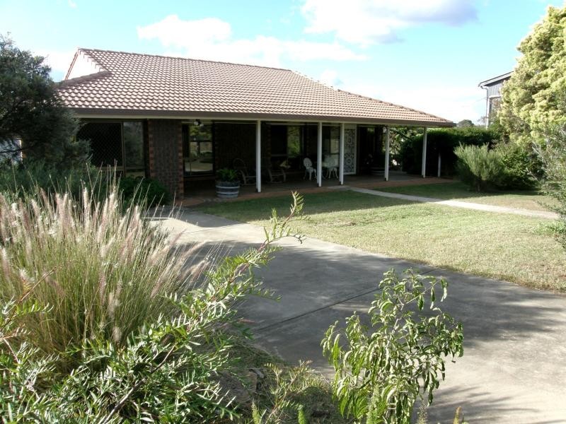 7233 New England Highway, Crows Nest QLD 4355
