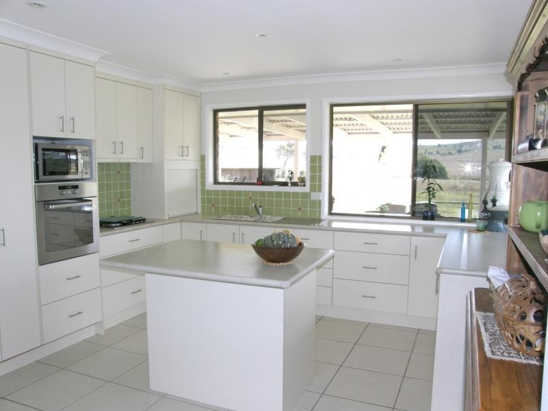 7233 New England Highway, Crows Nest QLD 4355
