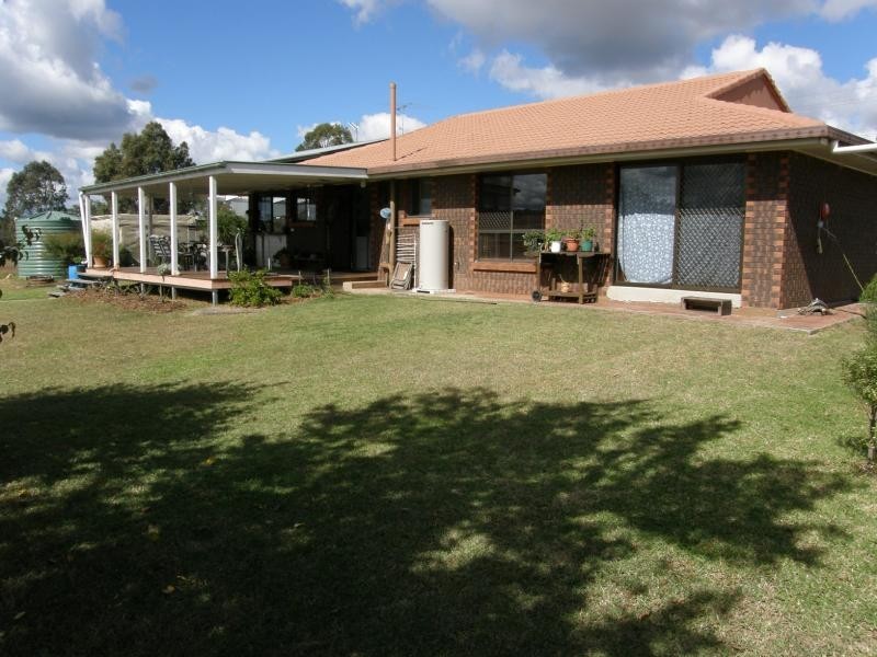 7233 New England Highway, Crows Nest QLD 4355