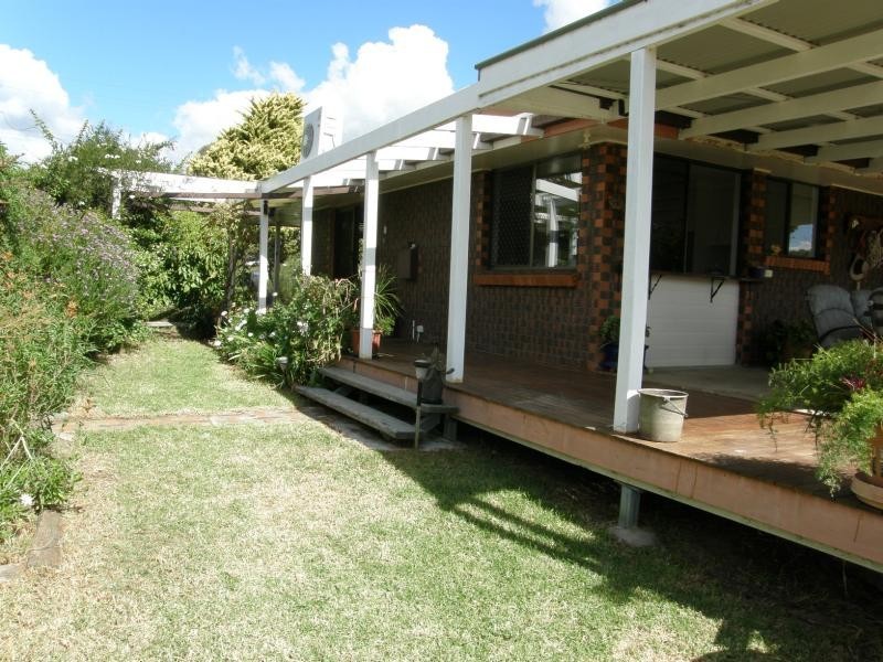 7233 New England Highway, Crows Nest QLD 4355