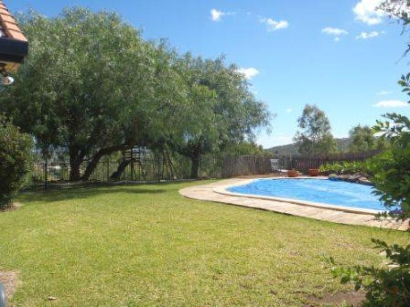 8 Lanbar Court, Glenvale QLD 4350