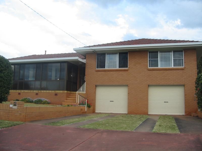 2 Dunmore Street, Toowoomba QLD 4350