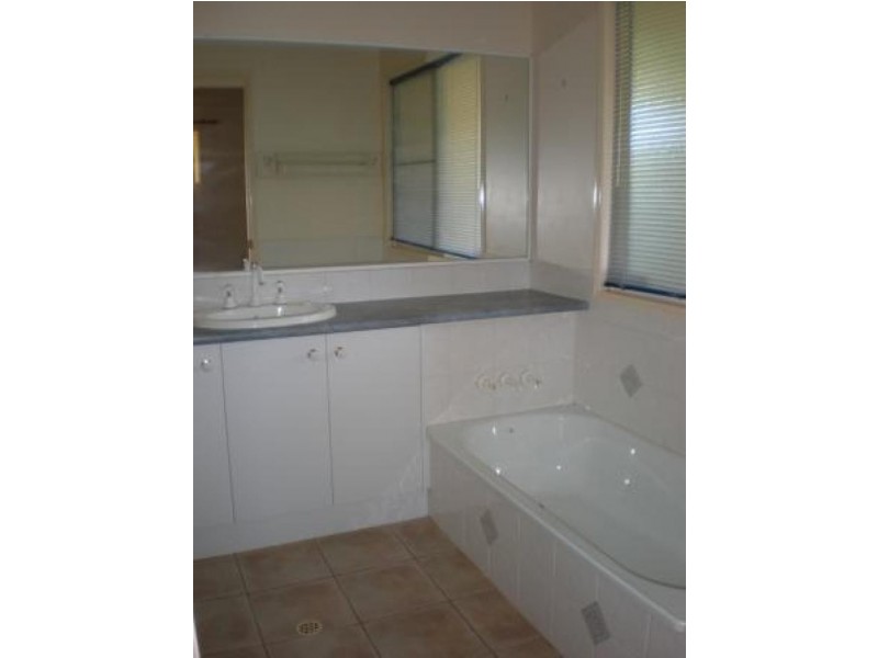 27 Granada Drive, Highfields QLD 4352