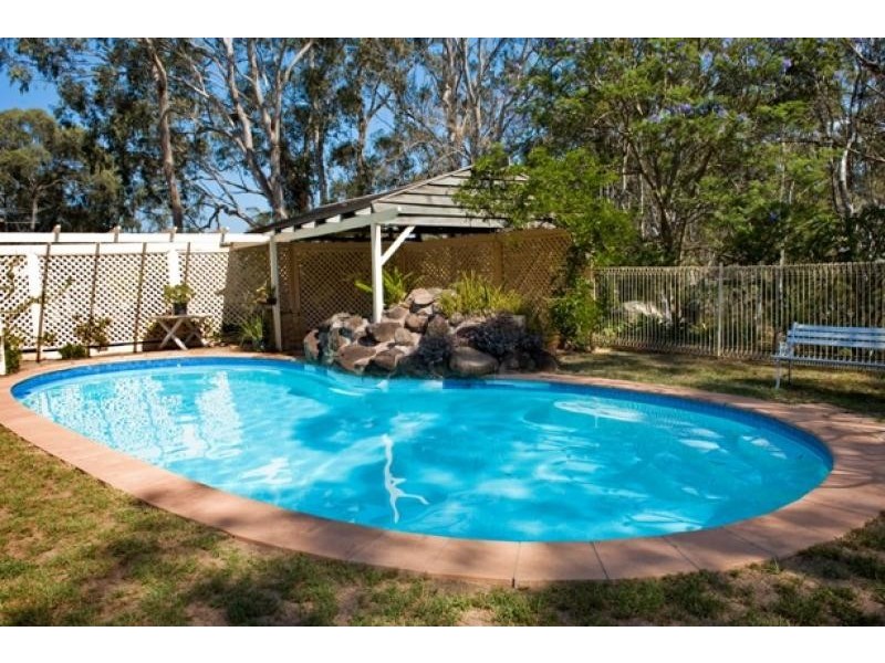 8 Dippel Street, Middle Ridge QLD 4350