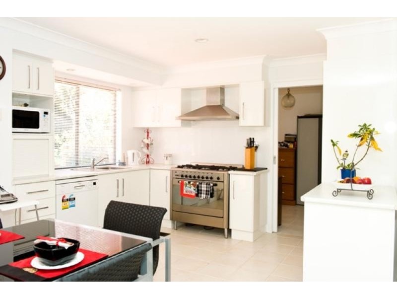 8 Dippel Street, Middle Ridge QLD 4350