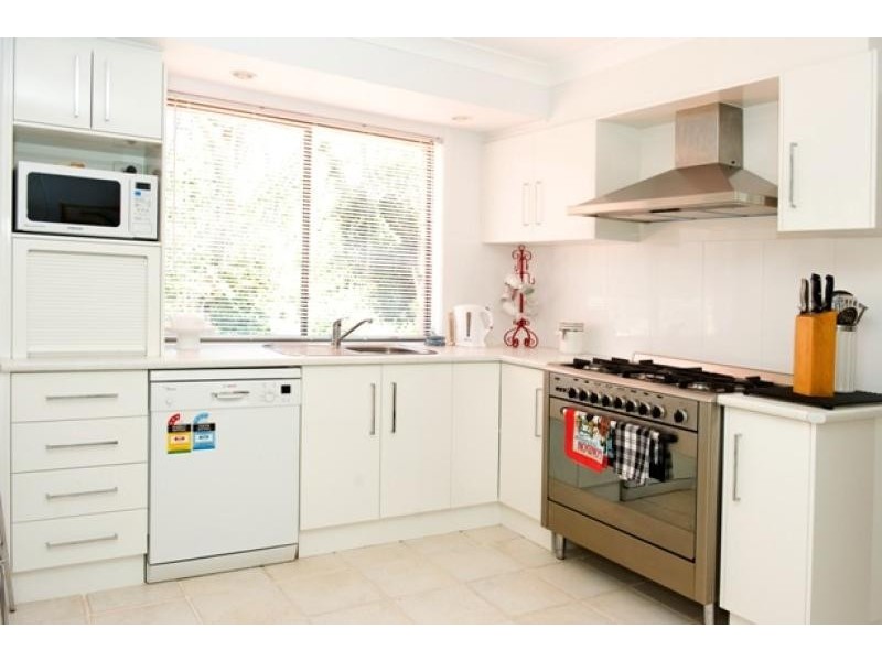 8 Dippel Street, Middle Ridge QLD 4350