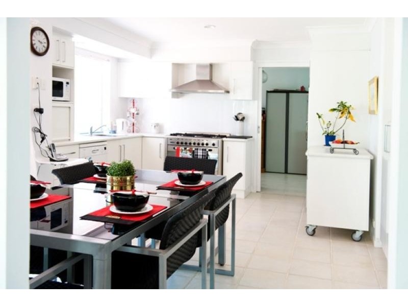 8 Dippel Street, Middle Ridge QLD 4350