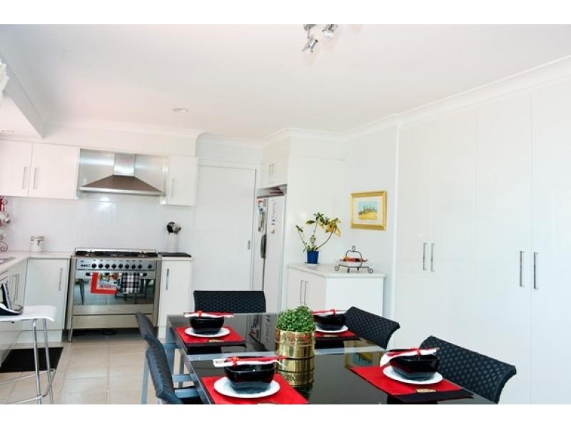 8 Dippel Street, Middle Ridge QLD 4350