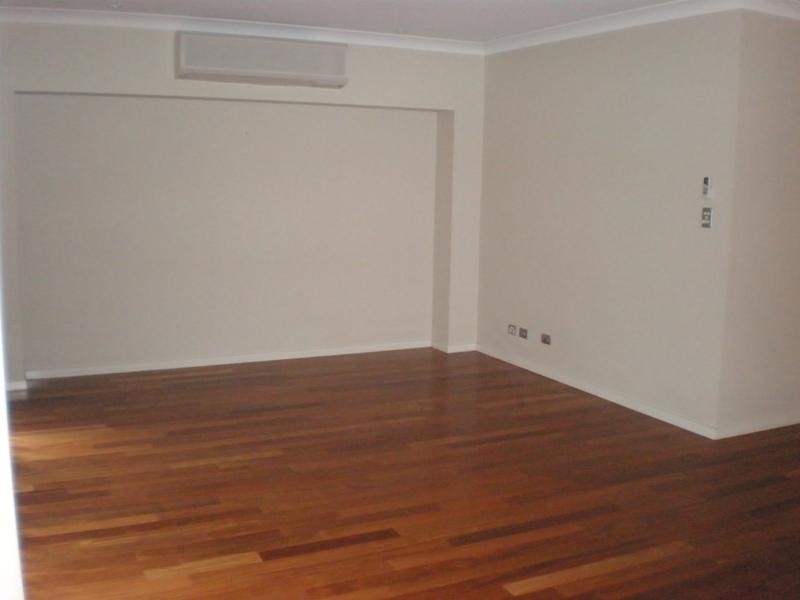 Unit 3/4 B Herries Street, Toowoomba QLD 4350