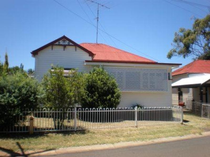 6 Bath Street, Toowoomba QLD 4350