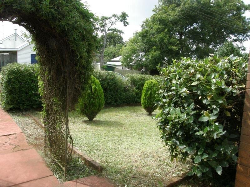 11 Knight Street, North Toowoomba QLD 4350