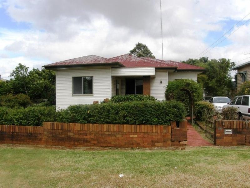 11 Knight Street, North Toowoomba QLD 4350