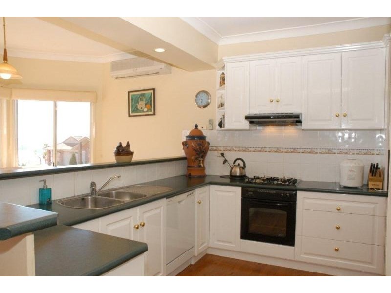 31 Harvey Street, Mount Lofty QLD 4350