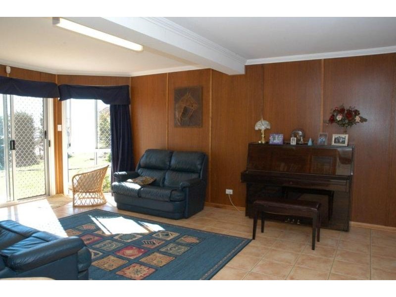 31 Harvey Street, Mount Lofty QLD 4350