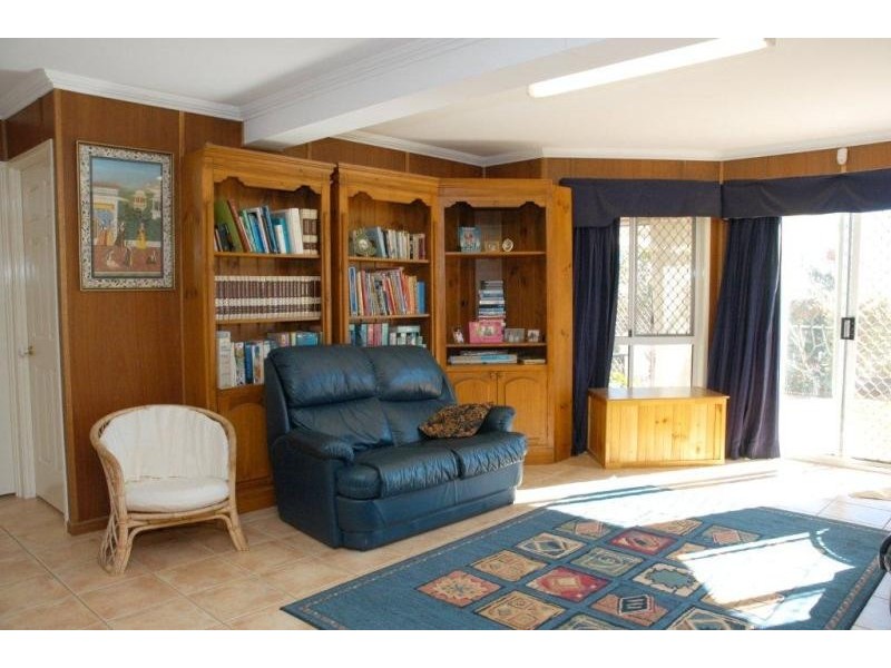 31 Harvey Street, Mount Lofty QLD 4350