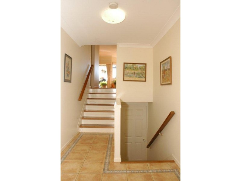 31 Harvey Street, Mount Lofty QLD 4350