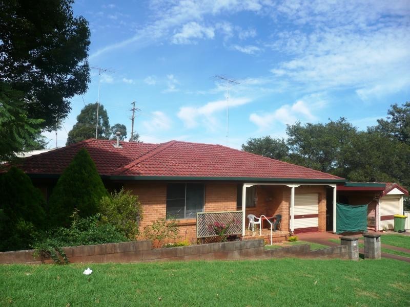 2 Wellsley St, Toowoomba QLD 4350