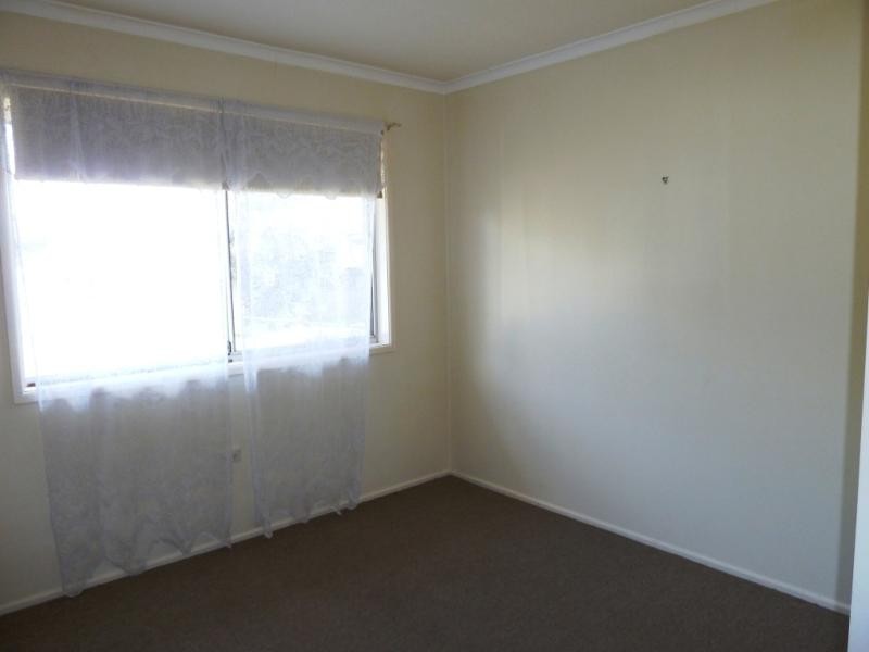 8 Hinkler Cres, Wilsonton, Toowoomba QLD 4350