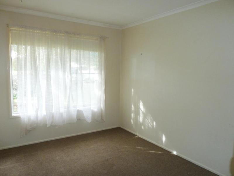 8 Hinkler Cres, Wilsonton, Toowoomba QLD 4350