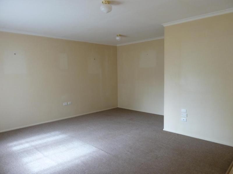 8 Hinkler Cres, Wilsonton, Toowoomba QLD 4350