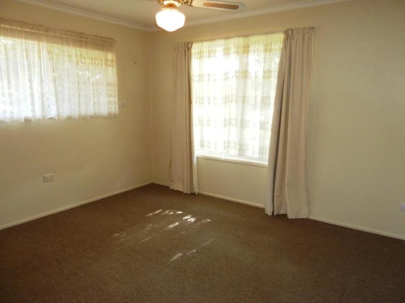 8 Hinkler Cres, Wilsonton, Toowoomba QLD 4350