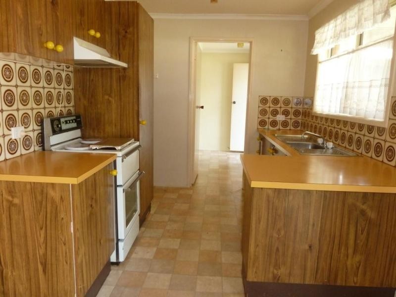8 Hinkler Cres, Wilsonton, Toowoomba QLD 4350