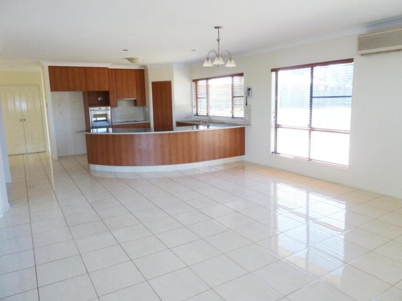 10 Hanna Court, Westbrook QLD 4350