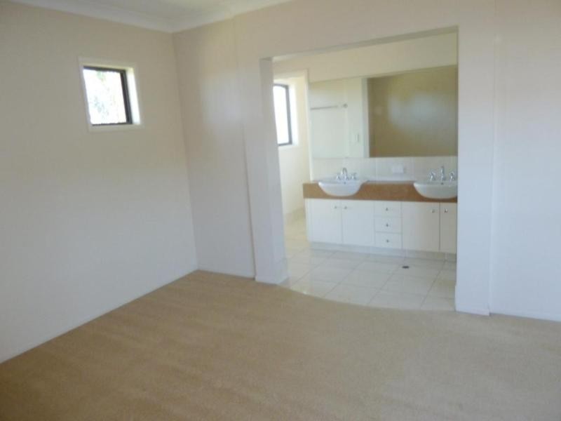 10 Hanna Court, Westbrook QLD 4350