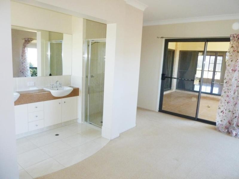 10 Hanna Court, Westbrook QLD 4350