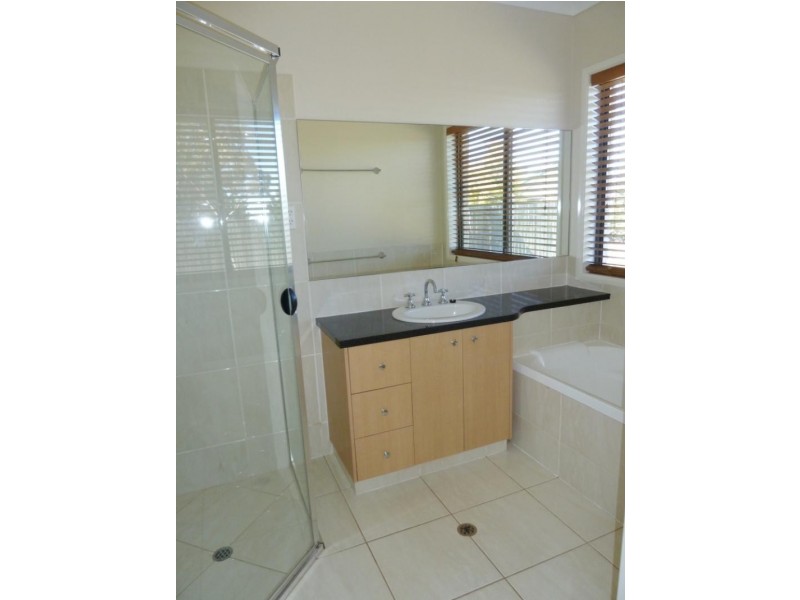 10 Hanna Court, Westbrook QLD 4350