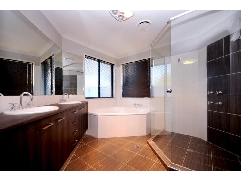 629 Hume Street, Kearneys Spring QLD 4350