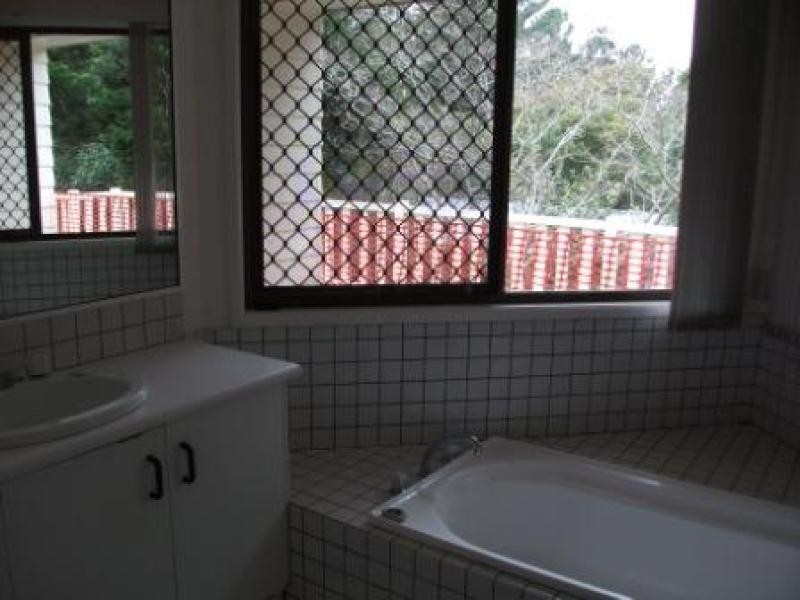 8 Warana Avenue, Toowoomba QLD 4350