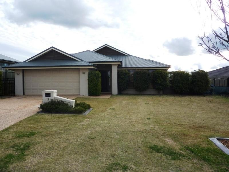 15 Scullin Street, Middle Ridge QLD 4350