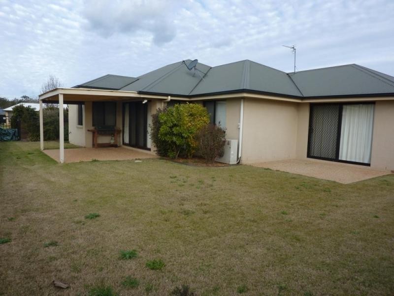 15 Scullin Street, Middle Ridge QLD 4350