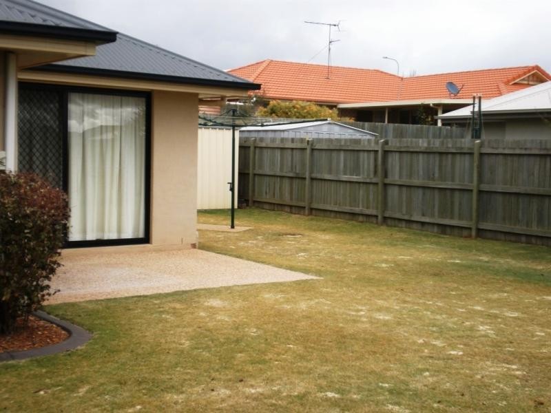 15 Scullin Street, Middle Ridge QLD 4350