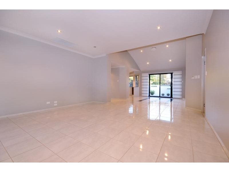 629 Hume Street, Kearneys Spring QLD 4350