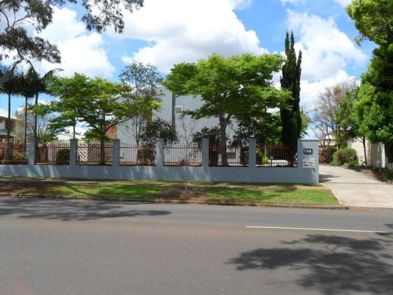 Unit 4/328 Hume Street, Toowoomba QLD 4350