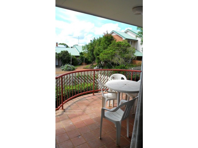 Unit 4/328 Hume Street, Toowoomba QLD 4350