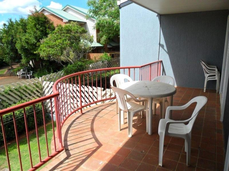 Unit 4/328 Hume Street, Toowoomba QLD 4350