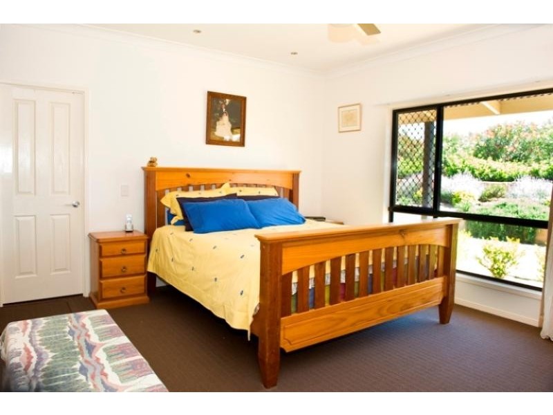 9 Karingal Court, Glenvale QLD 4350
